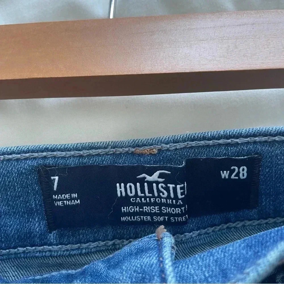HOLLISTER | High Waist Distressed Shorts - US6 - Picture 6 of 6